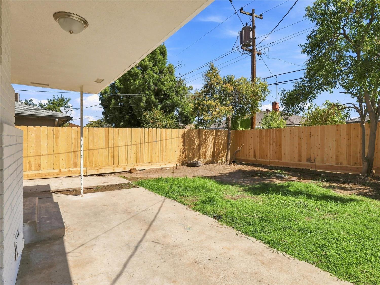 4668 N Bond Ave, Fresno, CA 93726