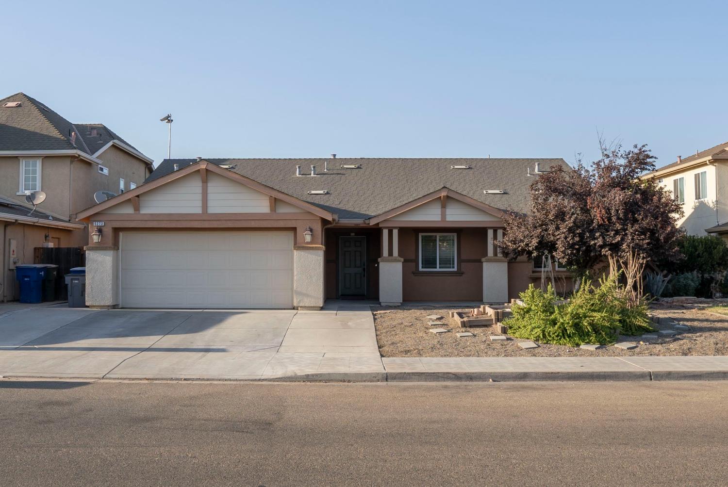 5273 E Geary St, Fresno, CA 93727