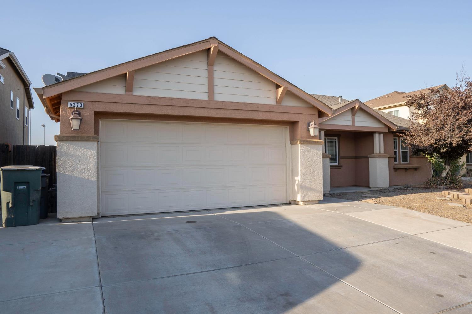5273 E Geary St, Fresno, CA 93727