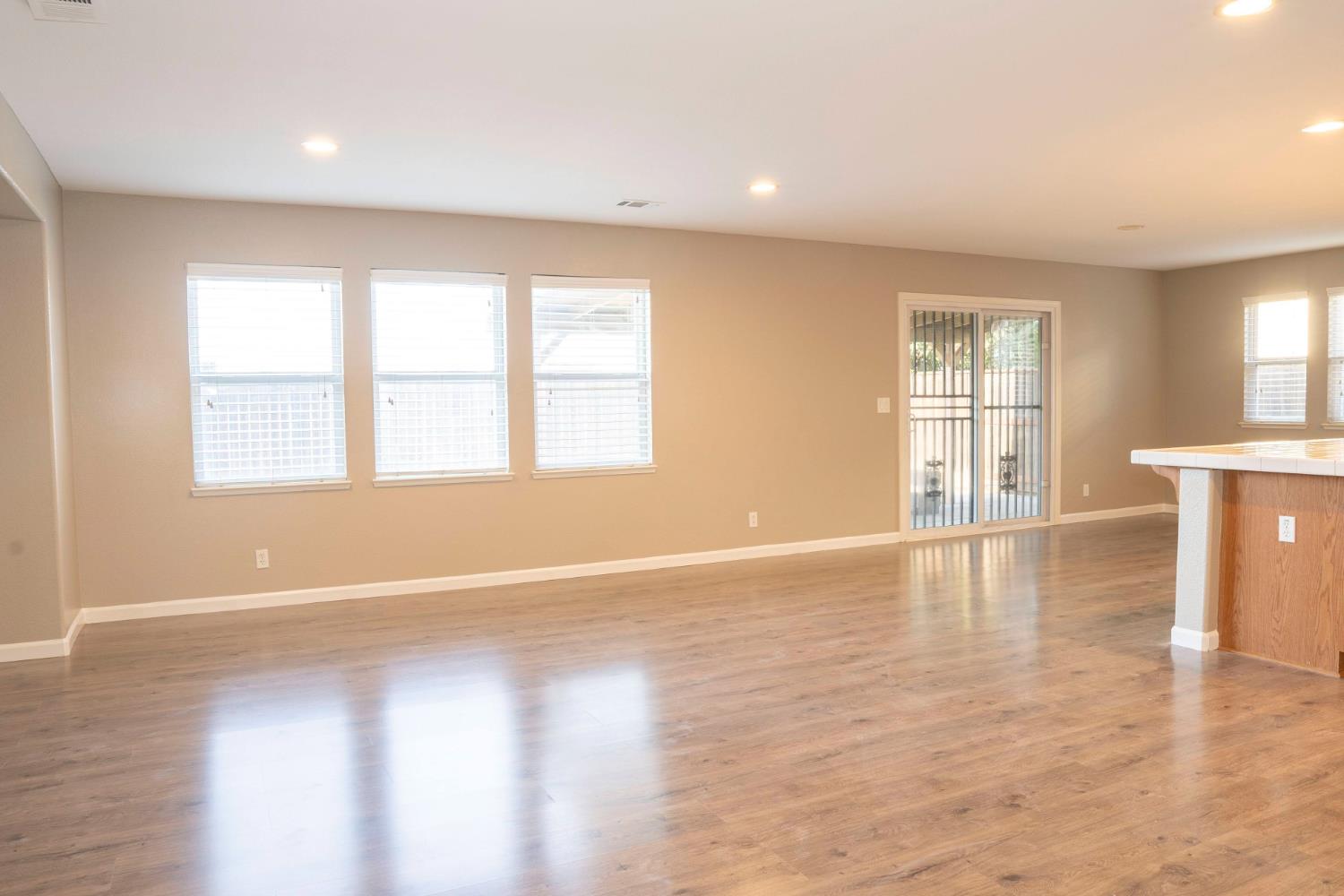 5273 E Geary St, Fresno, CA 93727