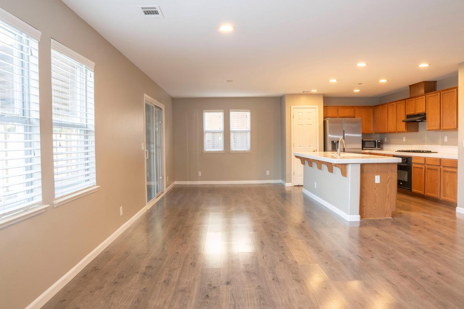 5273 E Geary St, Fresno, CA 93727
