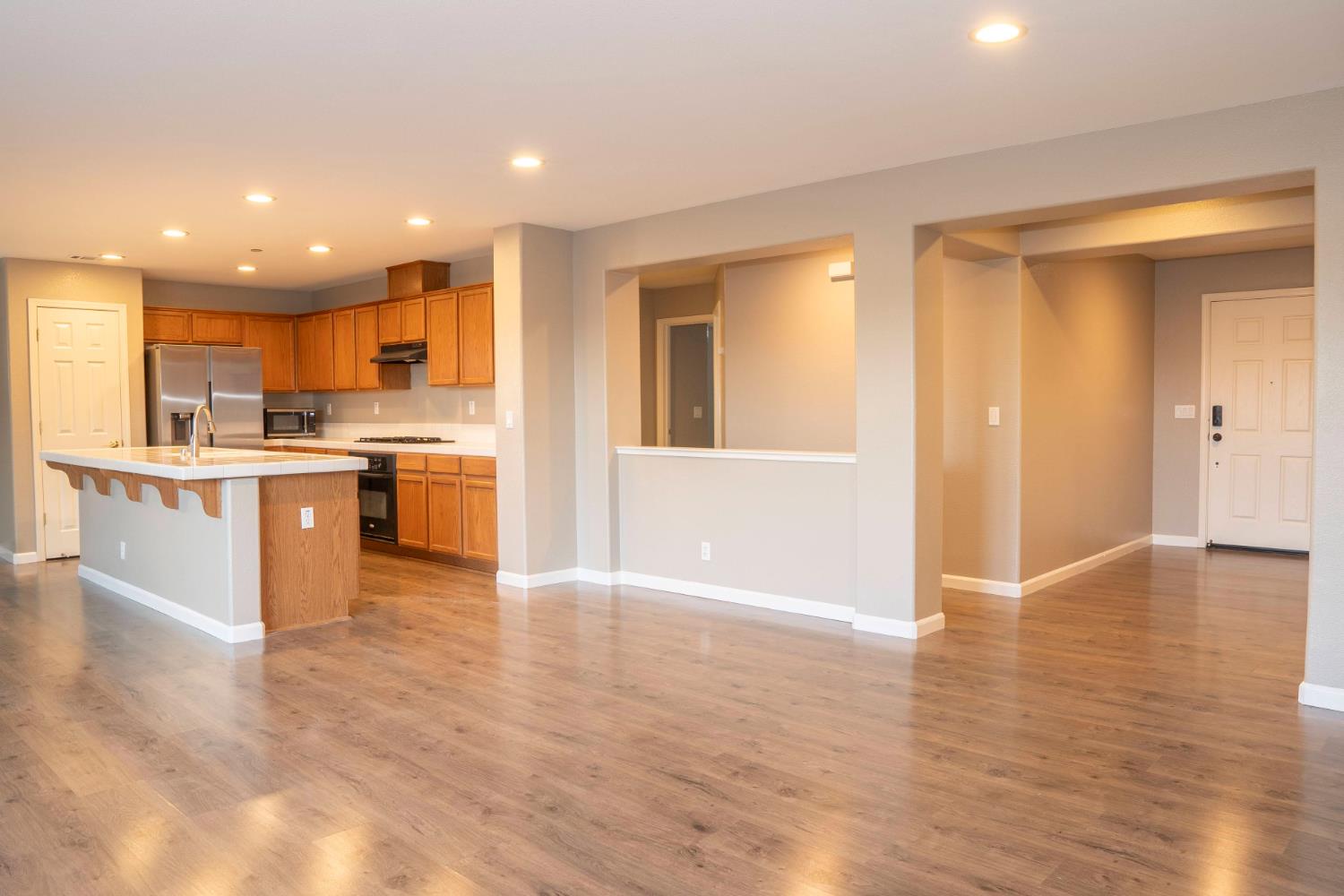 5273 E Geary St, Fresno, CA 93727