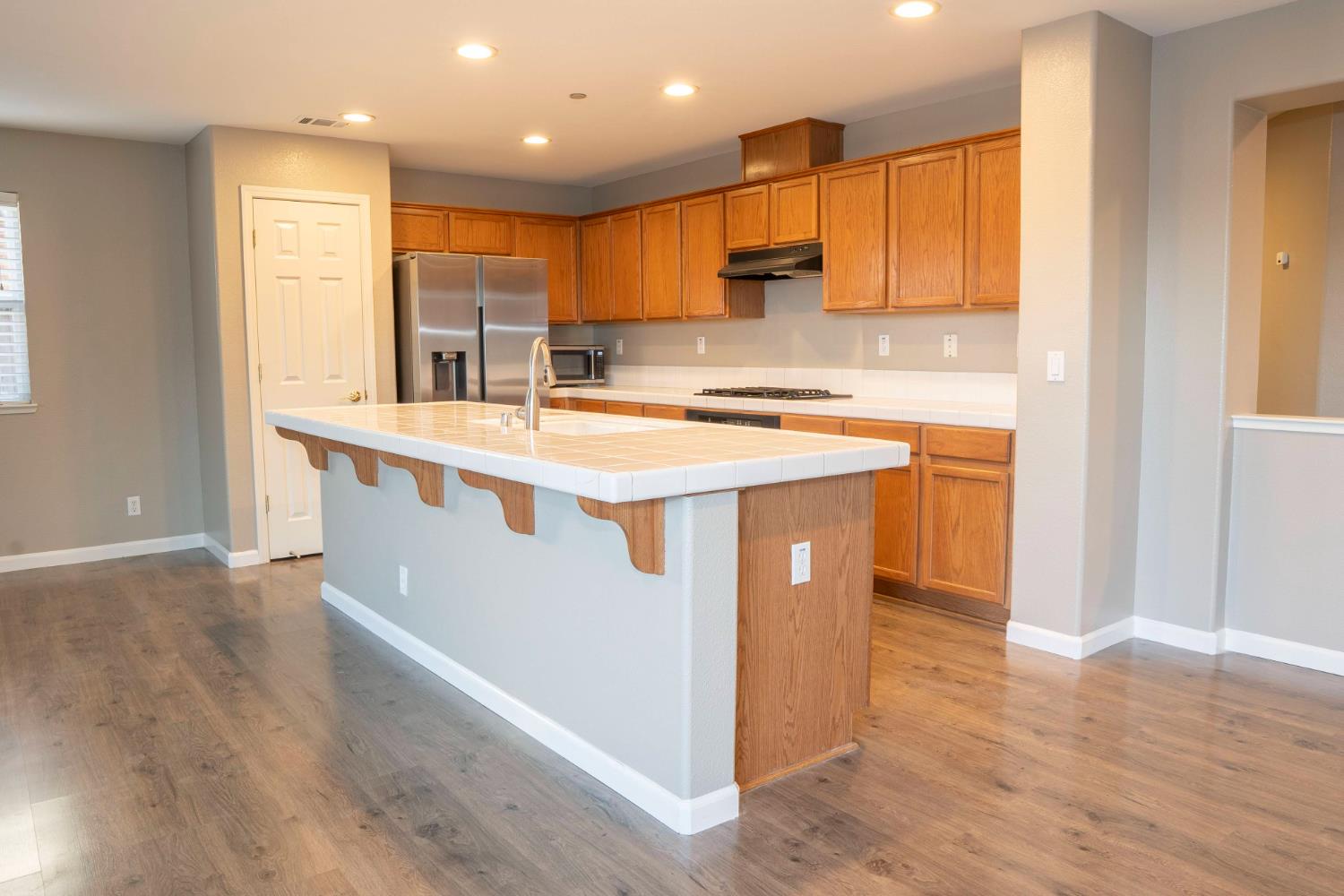 5273 E Geary St, Fresno, CA 93727