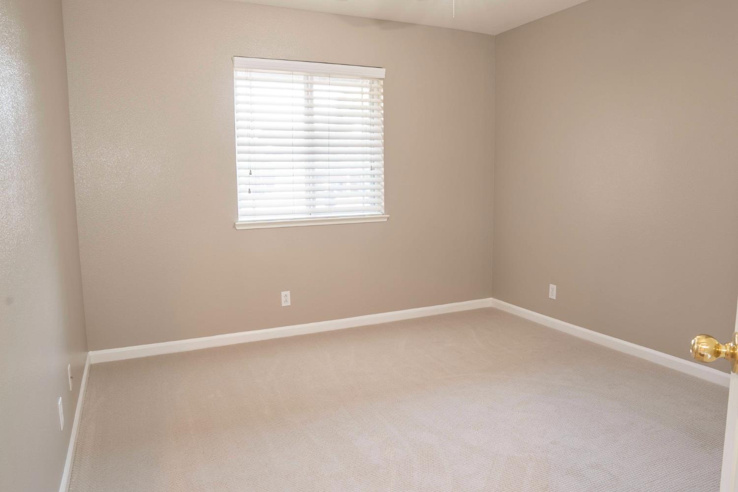 5273 E Geary St, Fresno, CA 93727