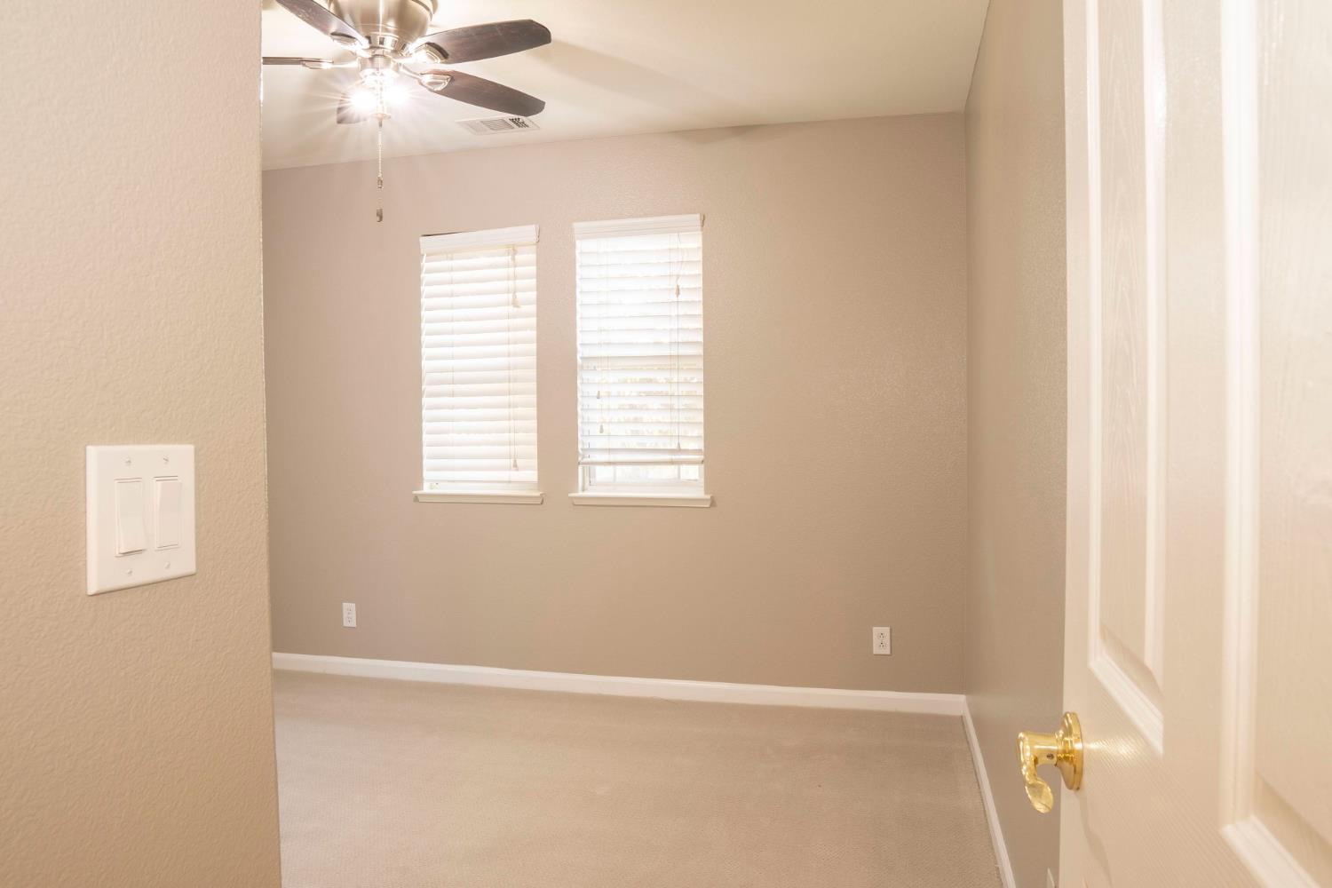 5273 E Geary St, Fresno, CA 93727