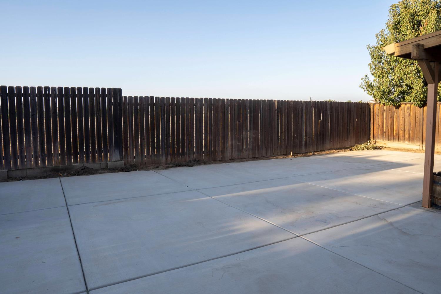 5273 E Geary St, Fresno, CA 93727