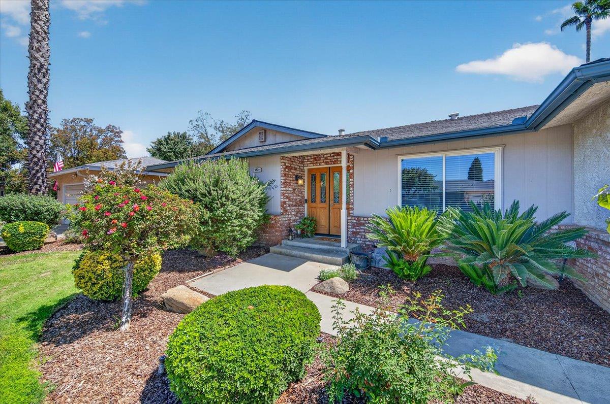 6820 N Laureen Ave, Fresno, CA 93710