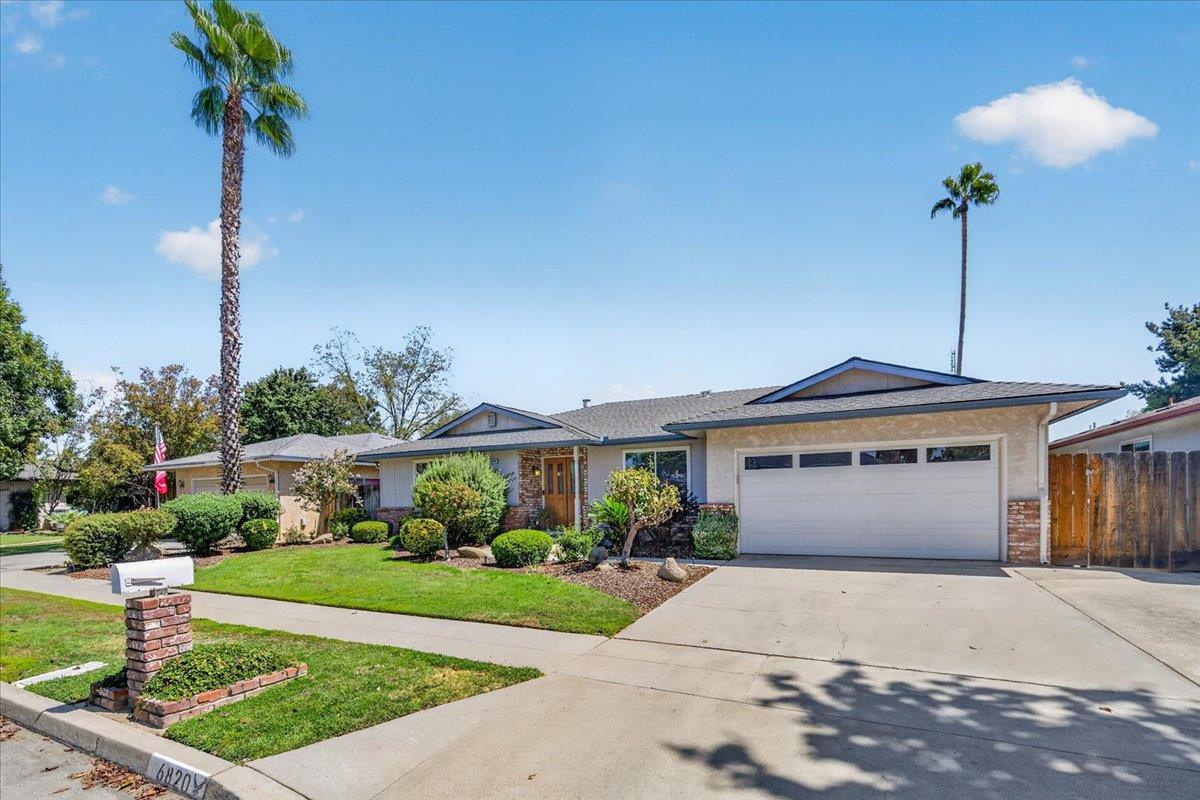 6820 N Laureen Ave, Fresno, CA 93710