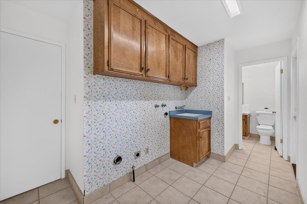 6820 N Laureen Ave, Fresno, CA 93710