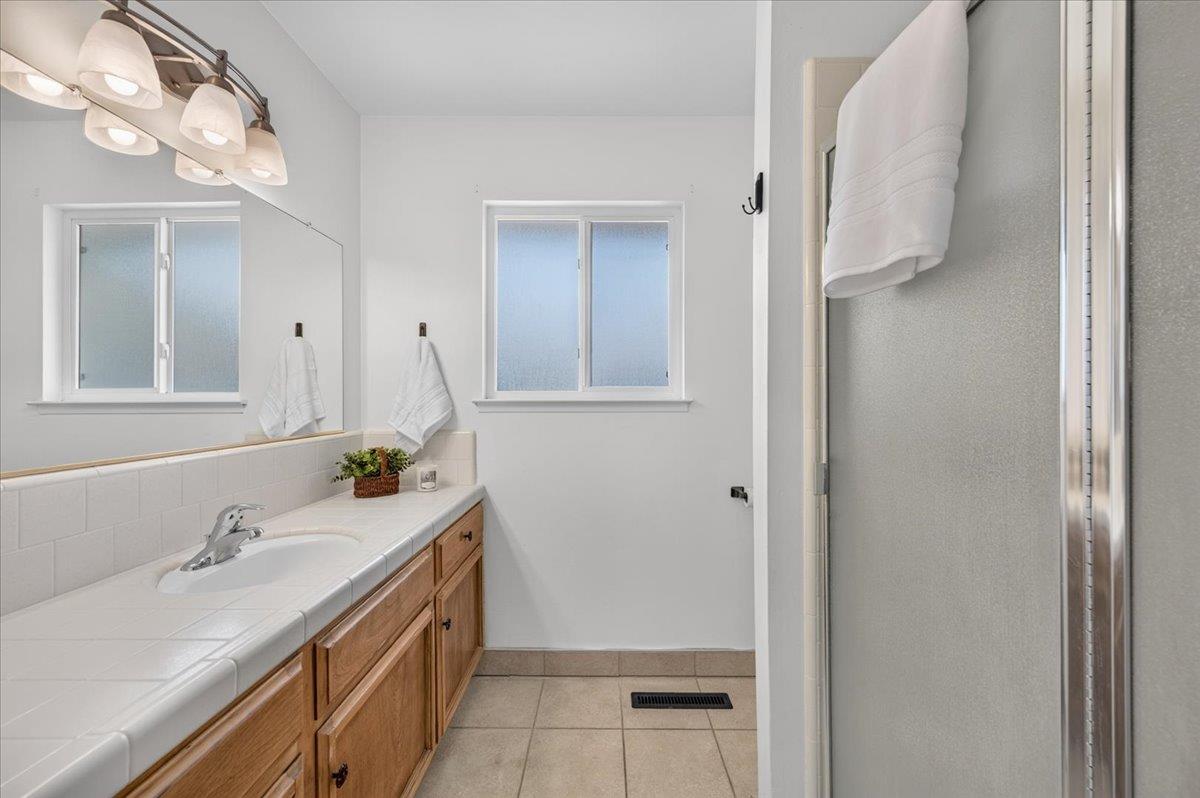 6820 N Laureen Ave, Fresno, CA 93710