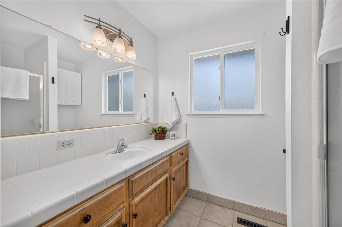 6820 N Laureen Ave, Fresno, CA 93710
