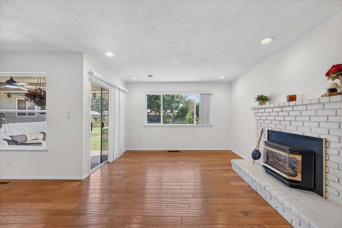 6820 N Laureen Ave, Fresno, CA 93710