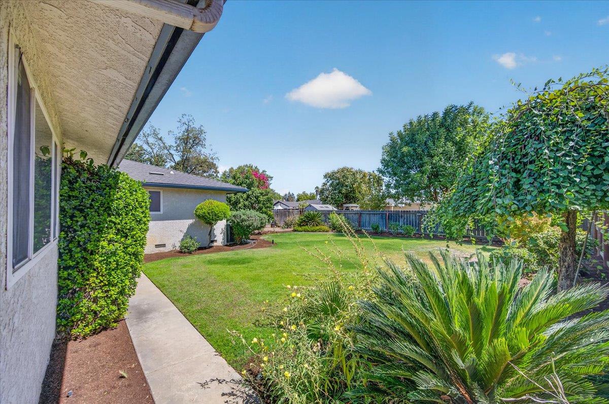 6820 N Laureen Ave, Fresno, CA 93710