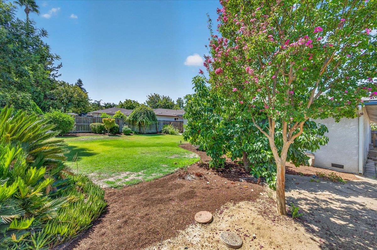 6820 N Laureen Ave, Fresno, CA 93710