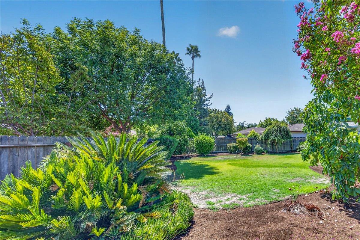 6820 N Laureen Ave, Fresno, CA 93710