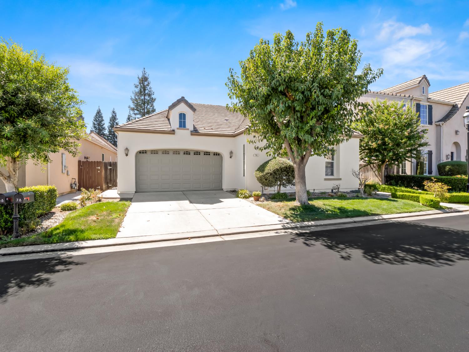 78 W Lester Ave, Clovis, CA 93619