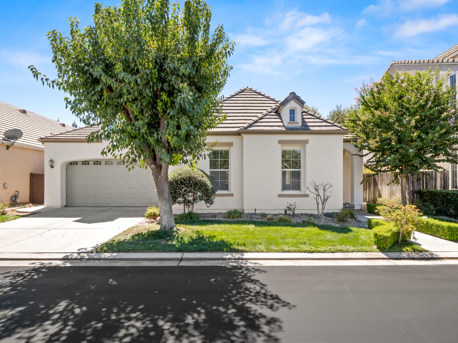 78 W Lester Ave, Clovis, CA 93619