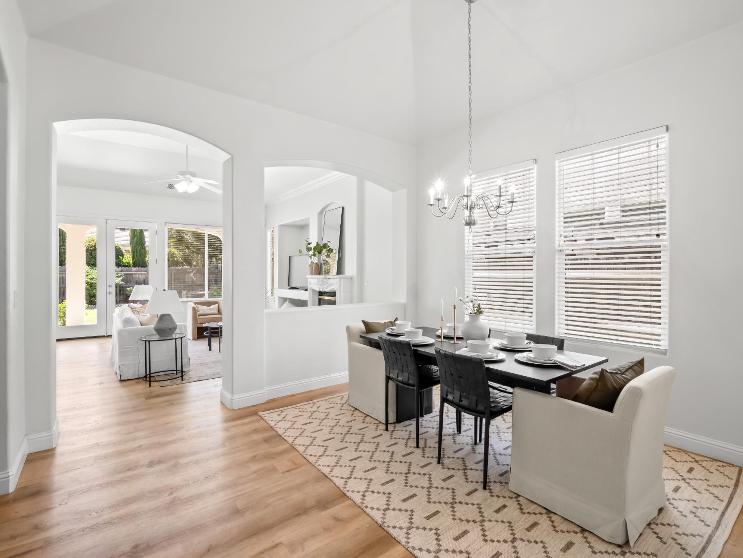 78 W Lester Ave, Clovis, CA 93619