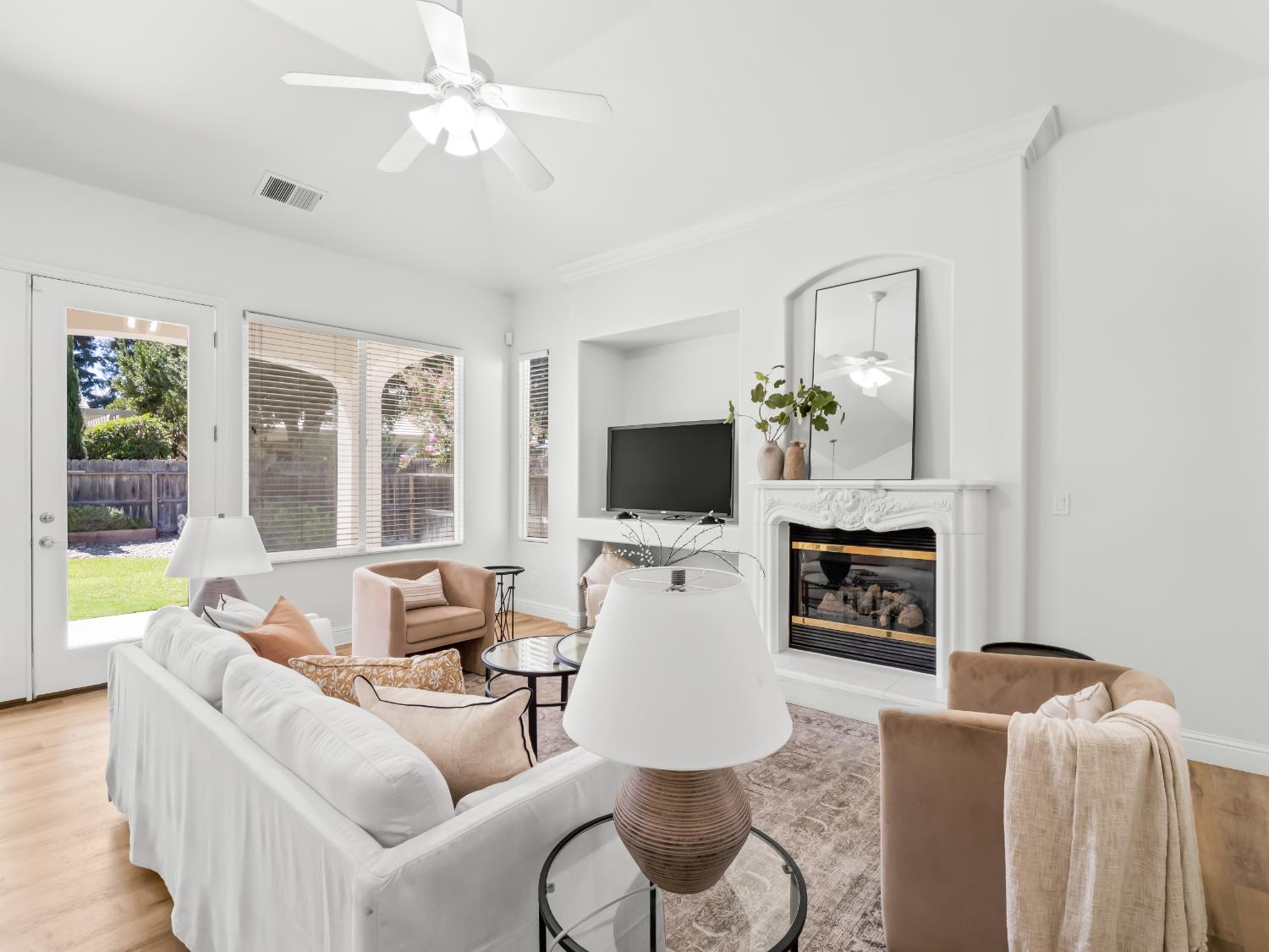 78 W Lester Ave, Clovis, CA 93619