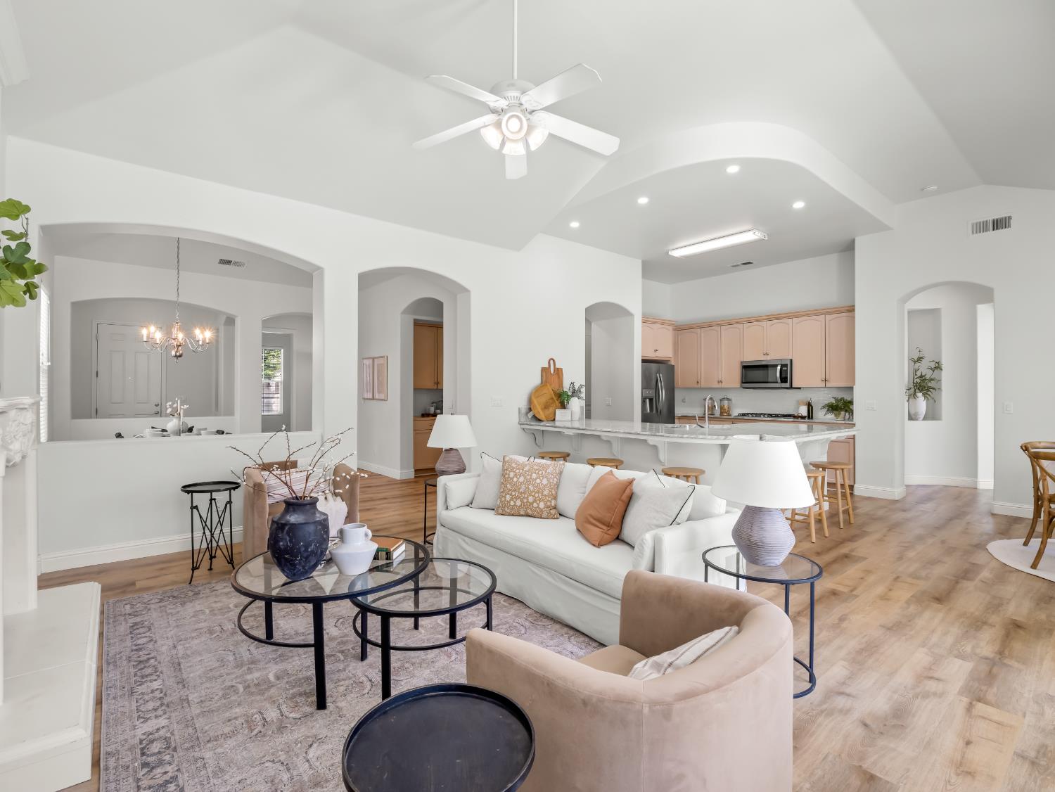 78 W Lester Ave, Clovis, CA 93619