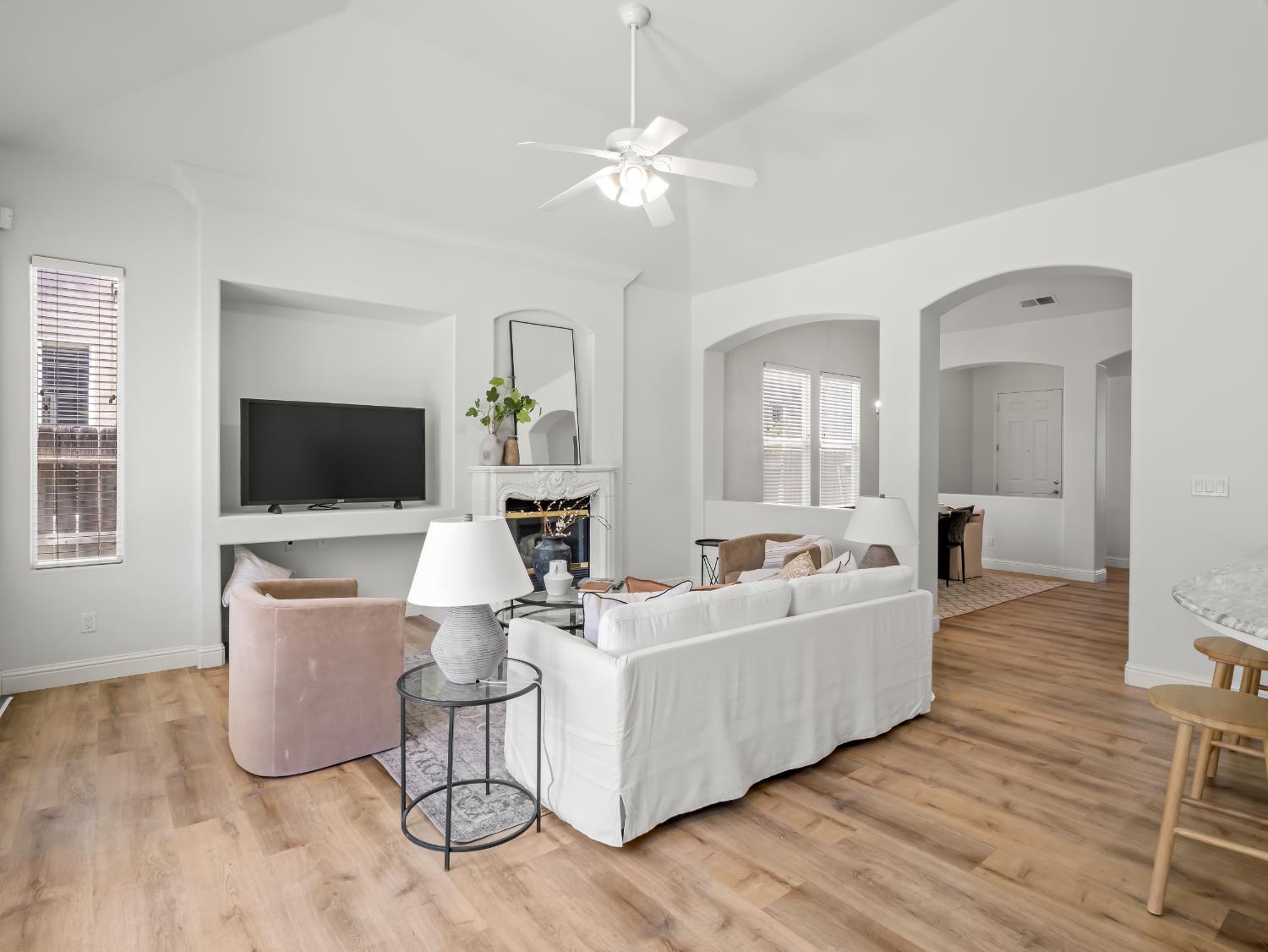 78 W Lester Ave, Clovis, CA 93619