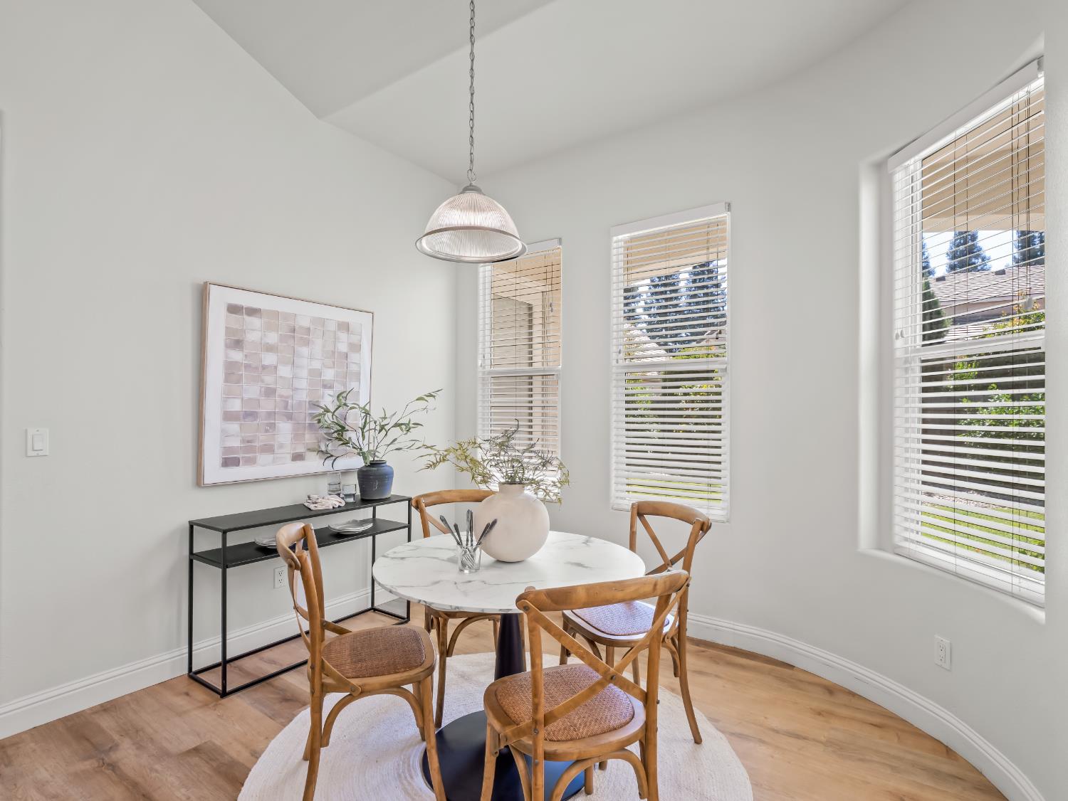 78 W Lester Ave, Clovis, CA 93619