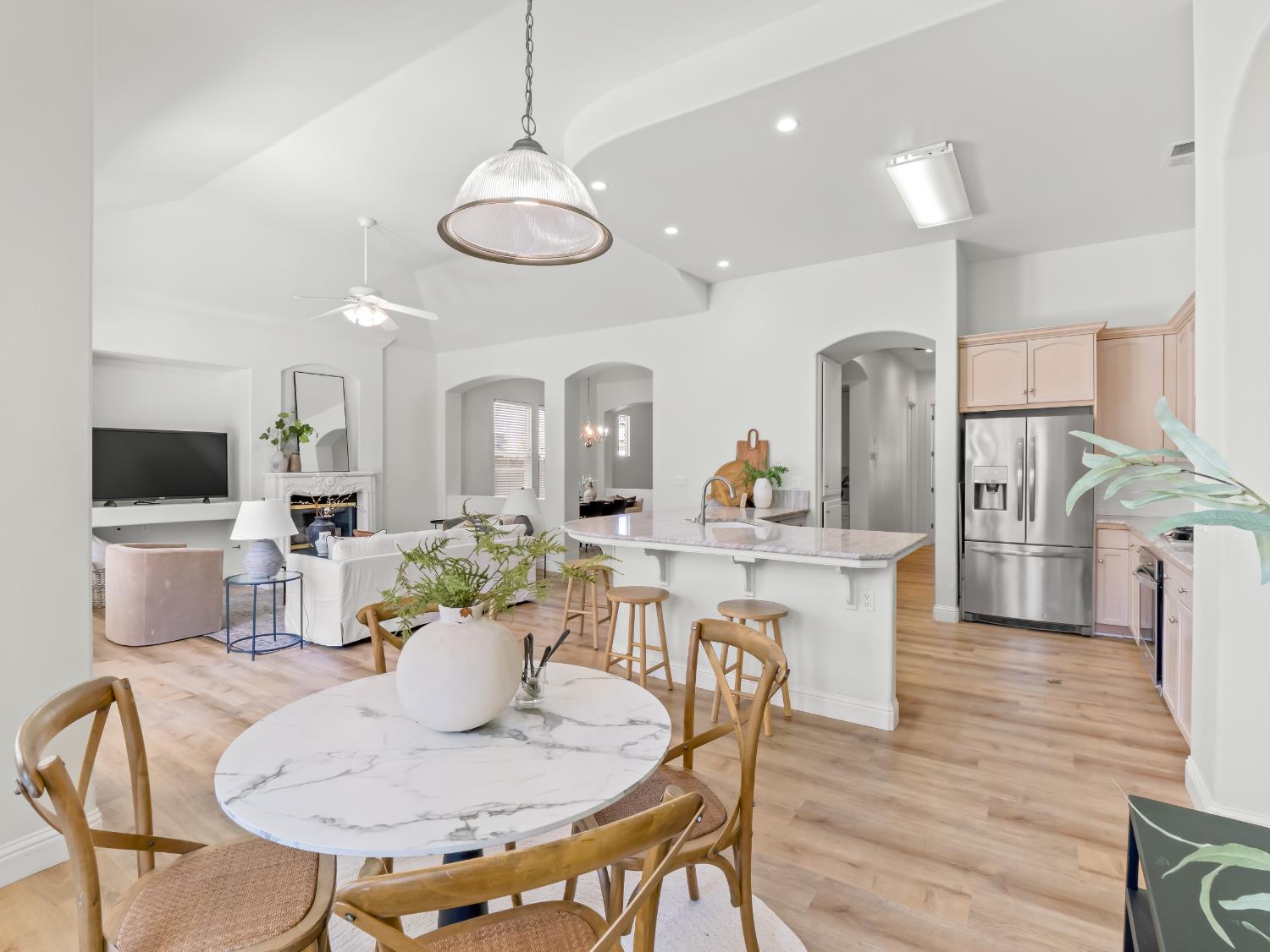 78 W Lester Ave, Clovis, CA 93619