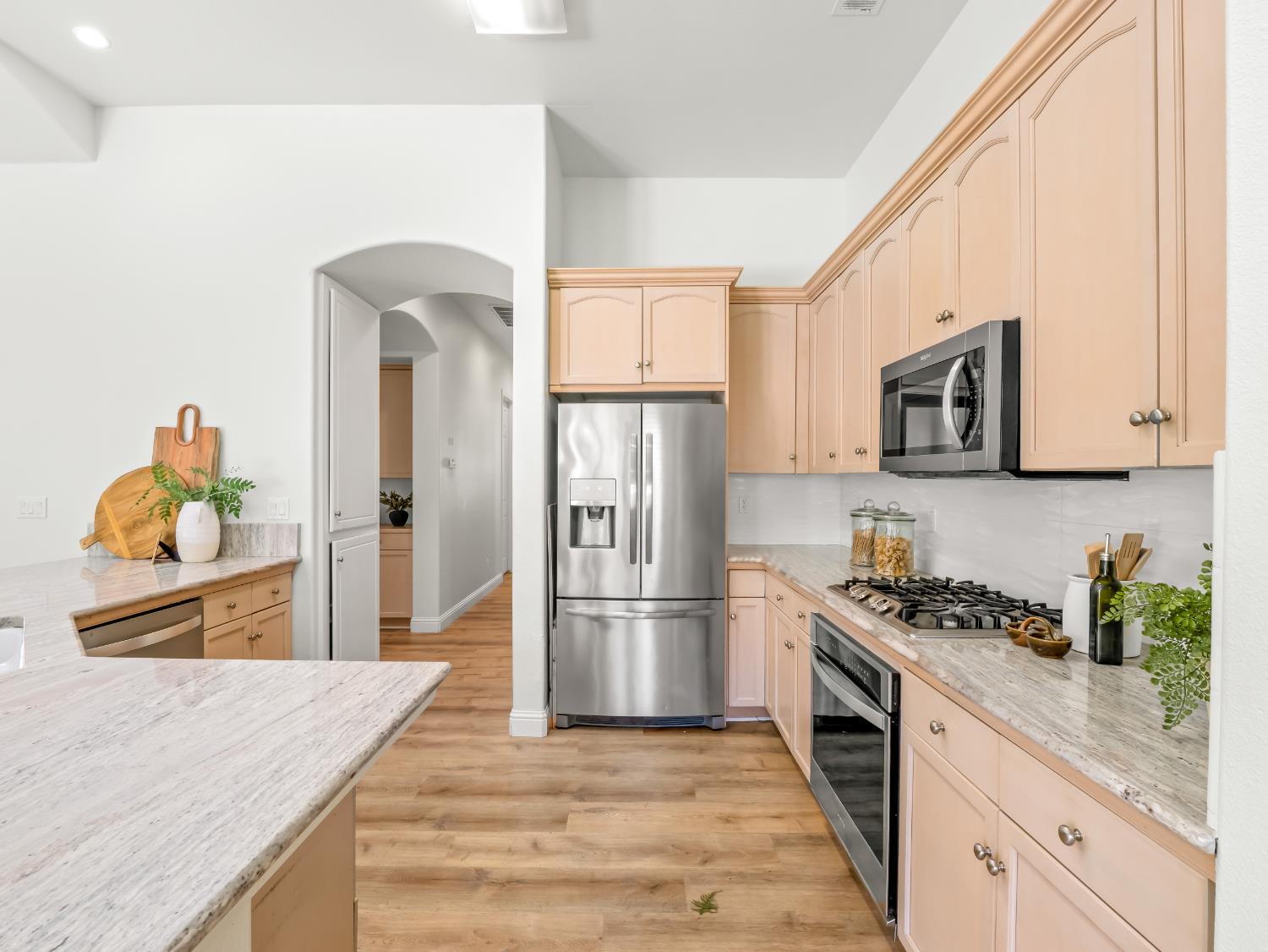 78 W Lester Ave, Clovis, CA 93619