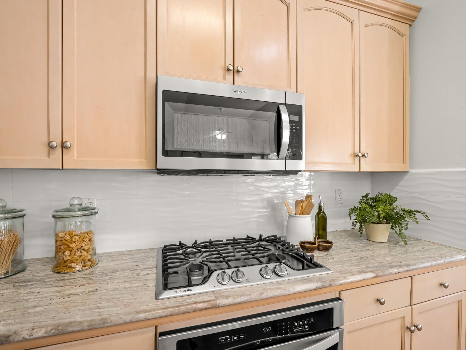 78 W Lester Ave, Clovis, CA 93619