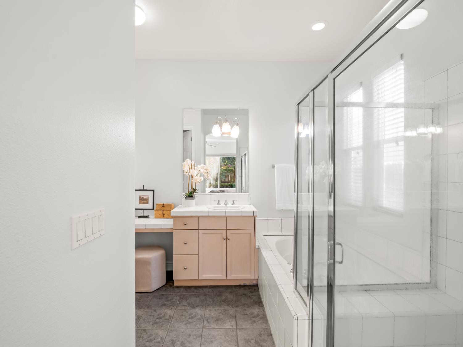78 W Lester Ave, Clovis, CA 93619