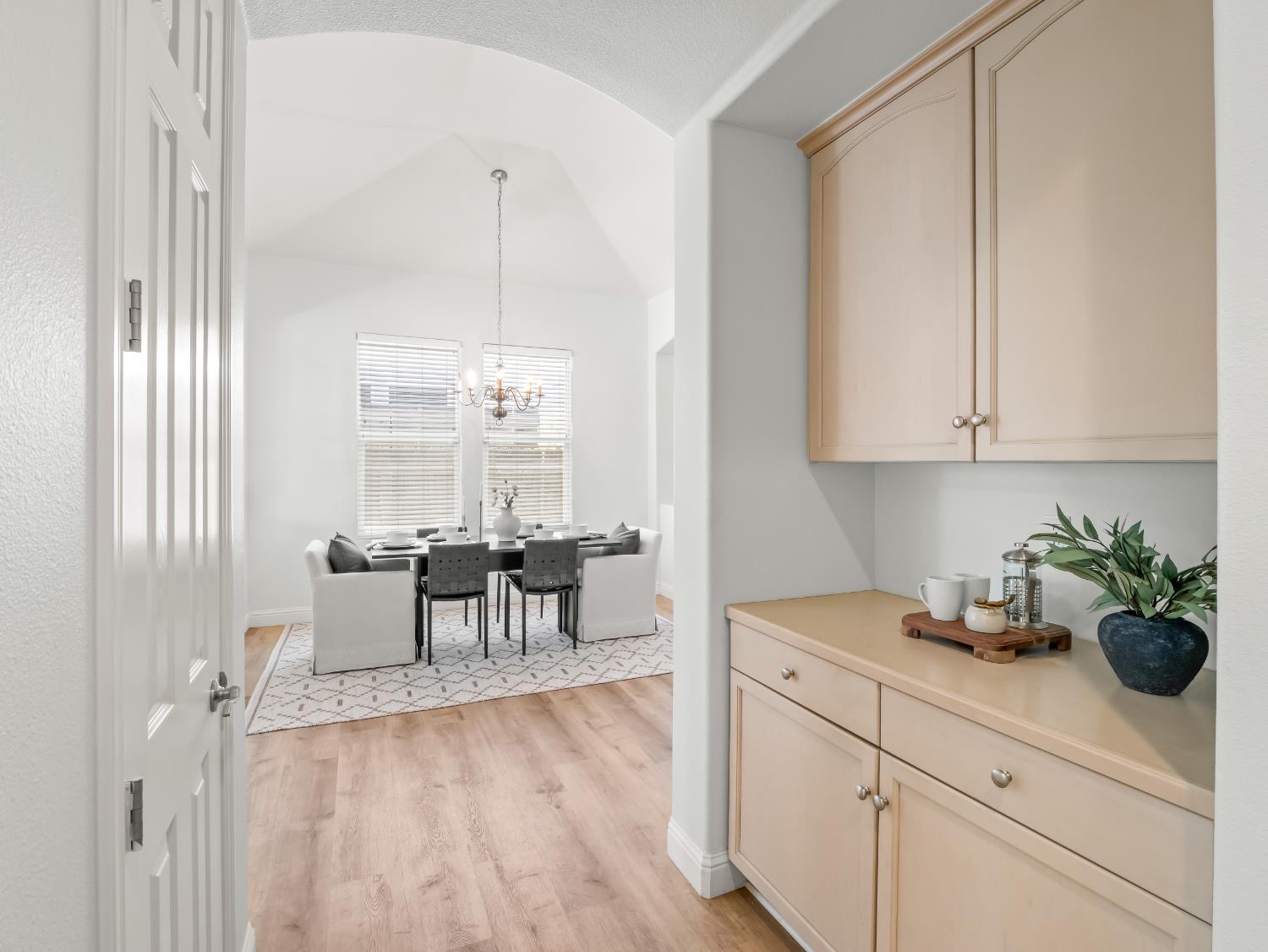 78 W Lester Ave, Clovis, CA 93619
