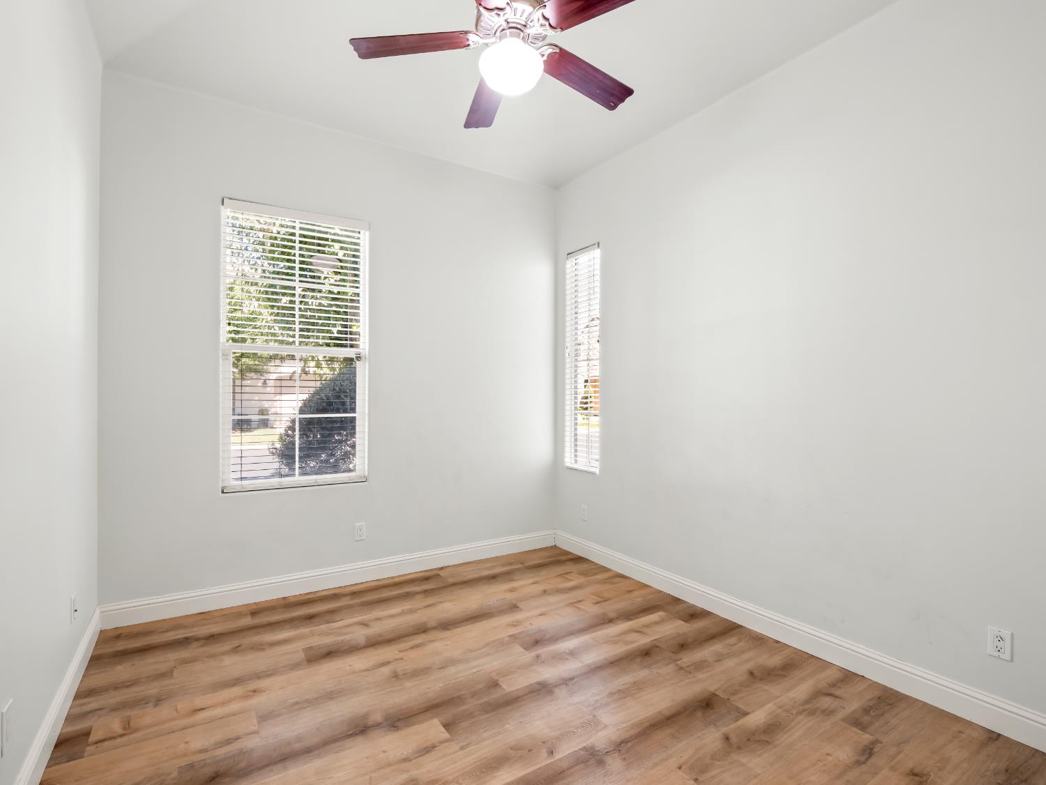 78 W Lester Ave, Clovis, CA 93619