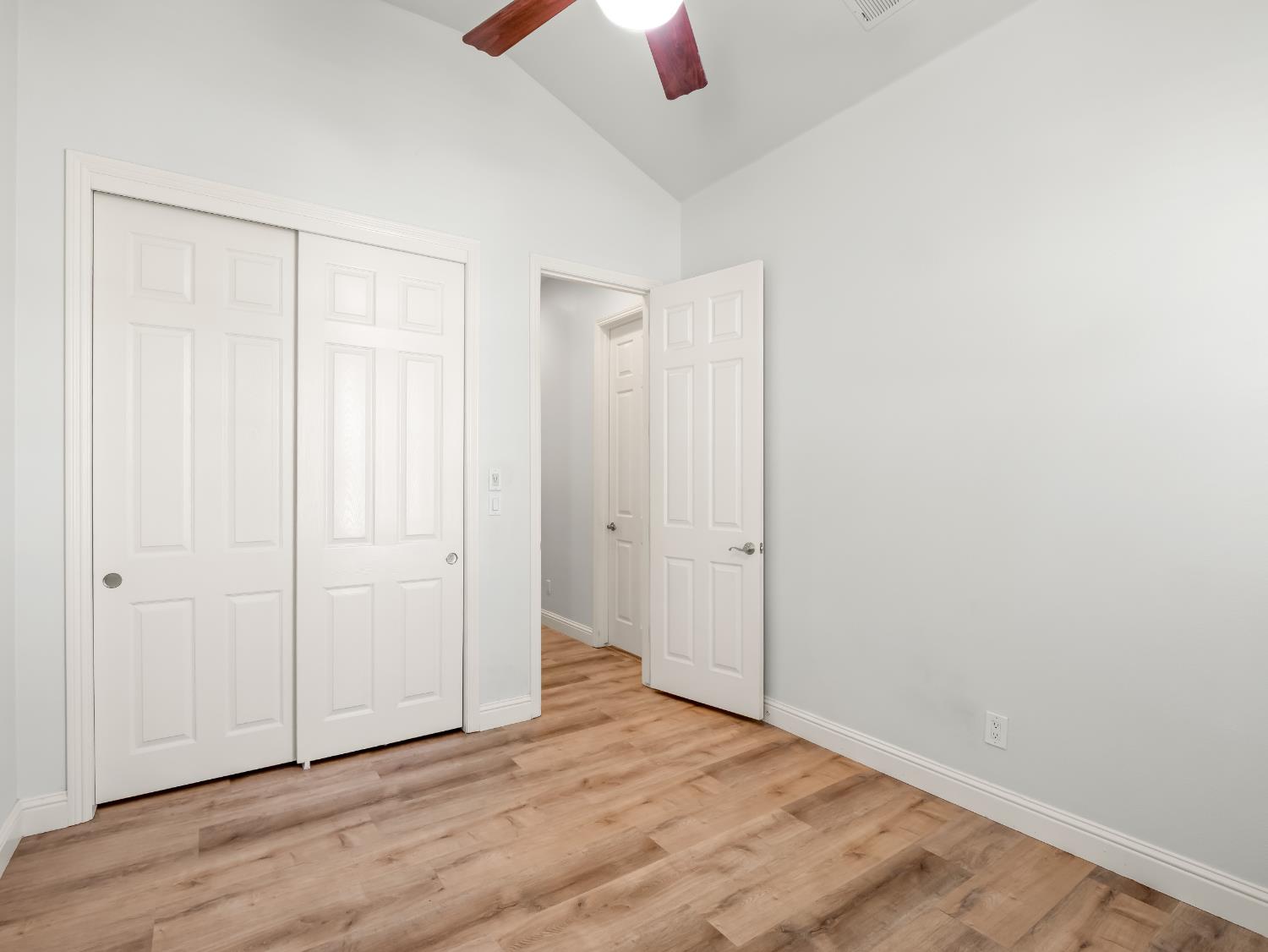 78 W Lester Ave, Clovis, CA 93619