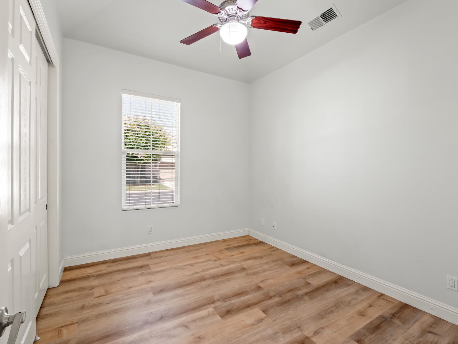 78 W Lester Ave, Clovis, CA 93619