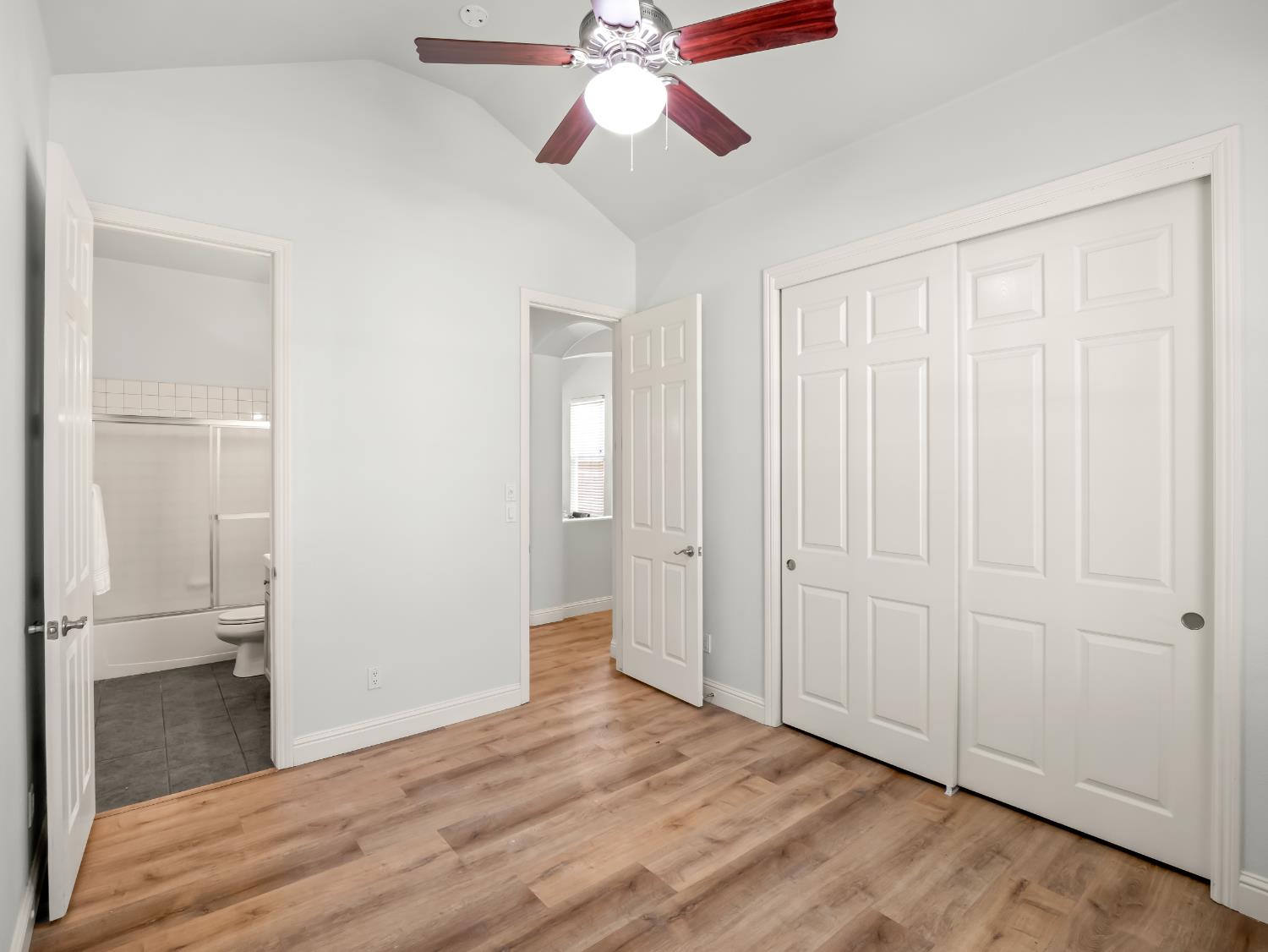 78 W Lester Ave, Clovis, CA 93619
