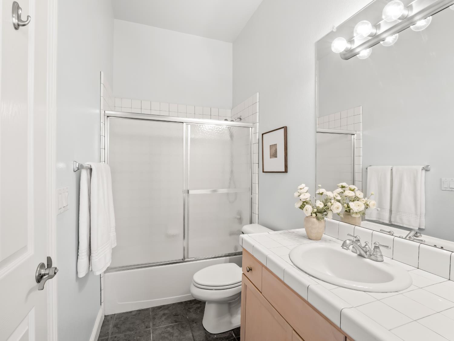 78 W Lester Ave, Clovis, CA 93619