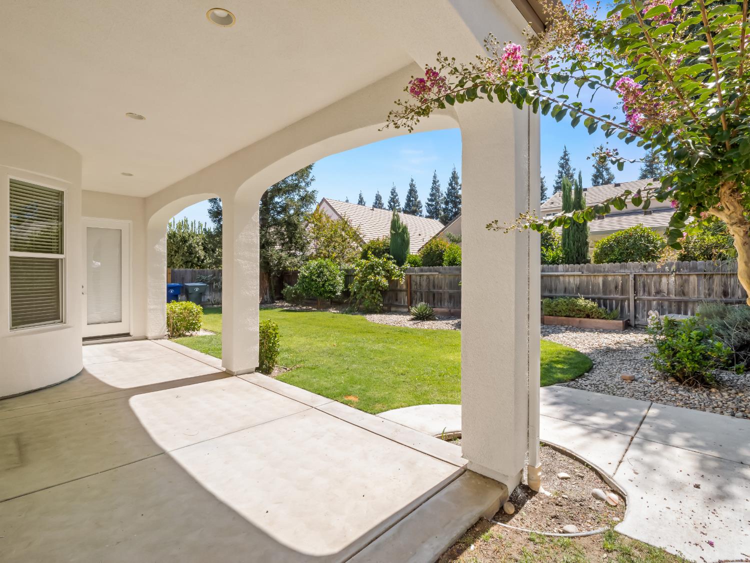 78 W Lester Ave, Clovis, CA 93619