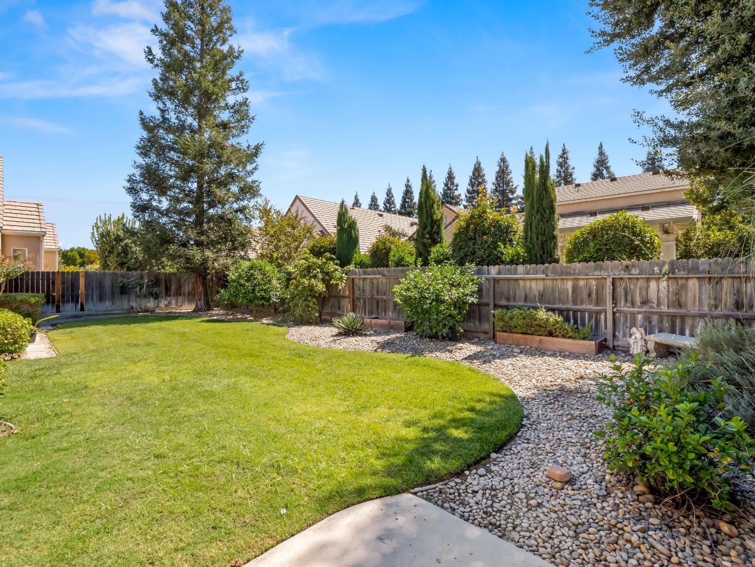78 W Lester Ave, Clovis, CA 93619