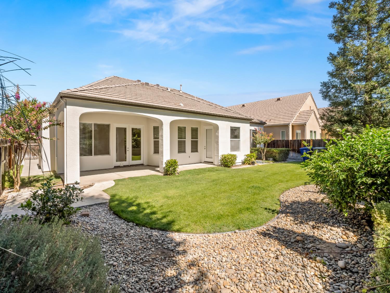 78 W Lester Ave, Clovis, CA 93619