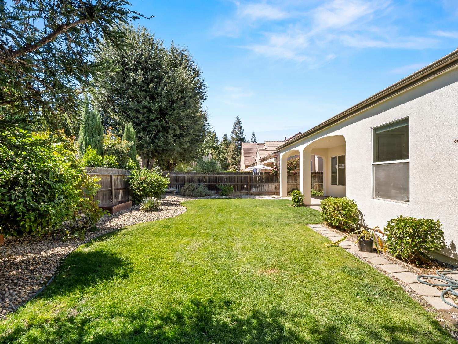 78 W Lester Ave, Clovis, CA 93619
