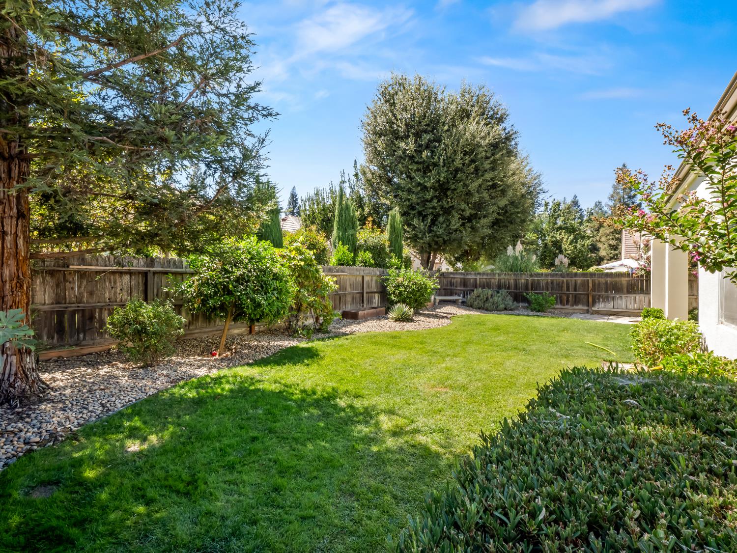 78 W Lester Ave, Clovis, CA 93619