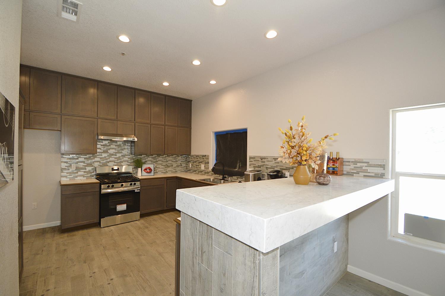 261 E St, Fresno, CA 93706