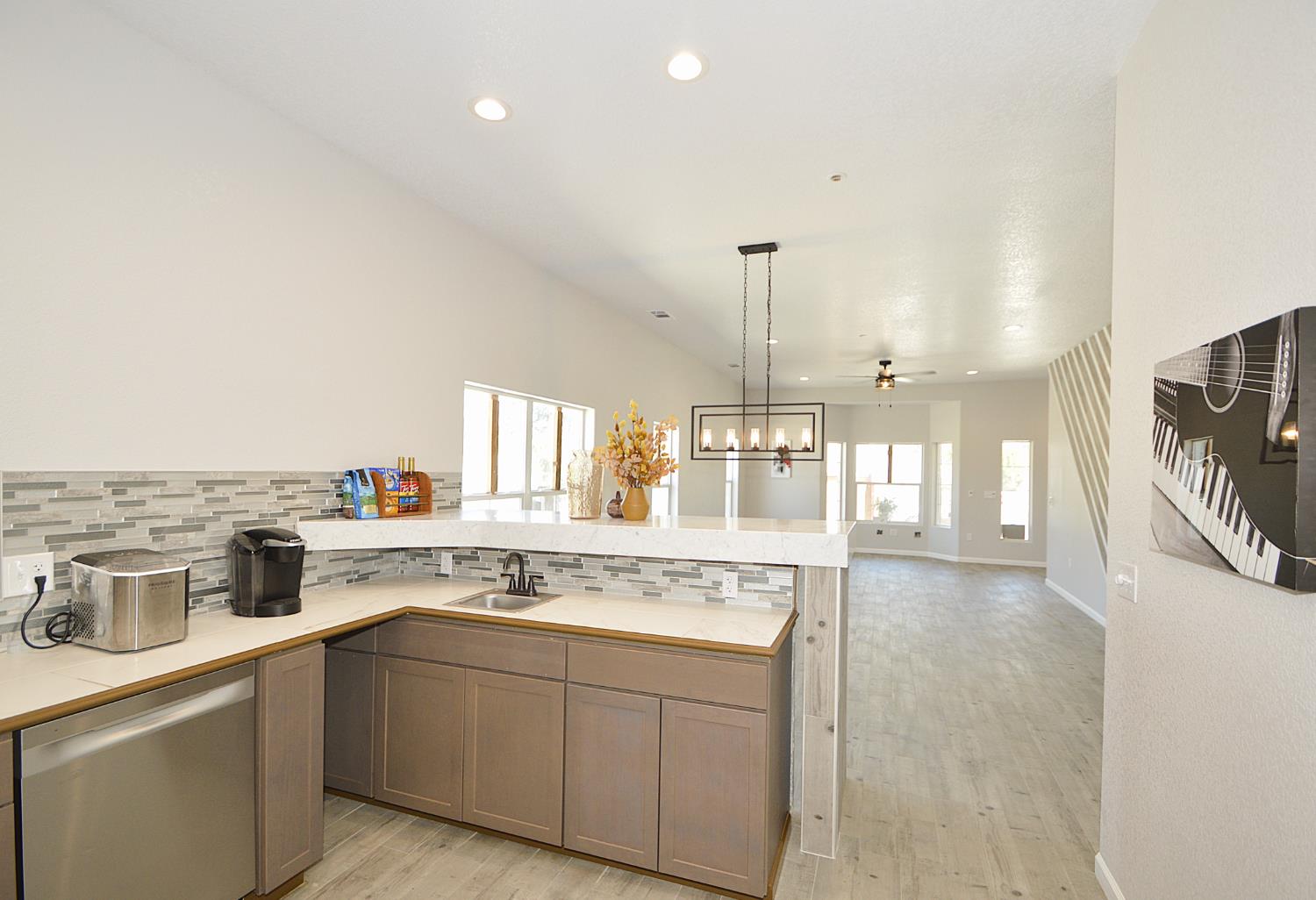 261 E St, Fresno, CA 93706