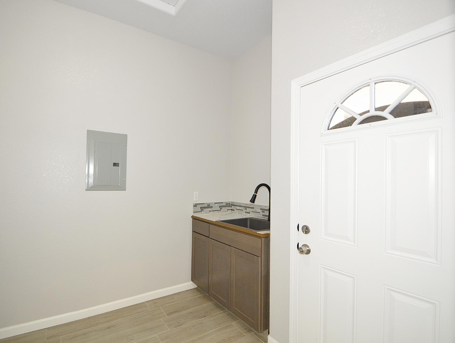 261 E St, Fresno, CA 93706