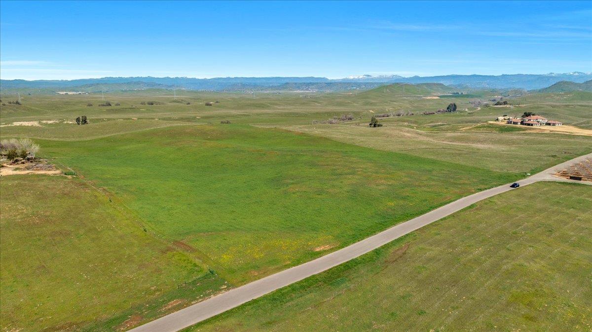 3210 Biglione Dr, Clovis, CA 93619