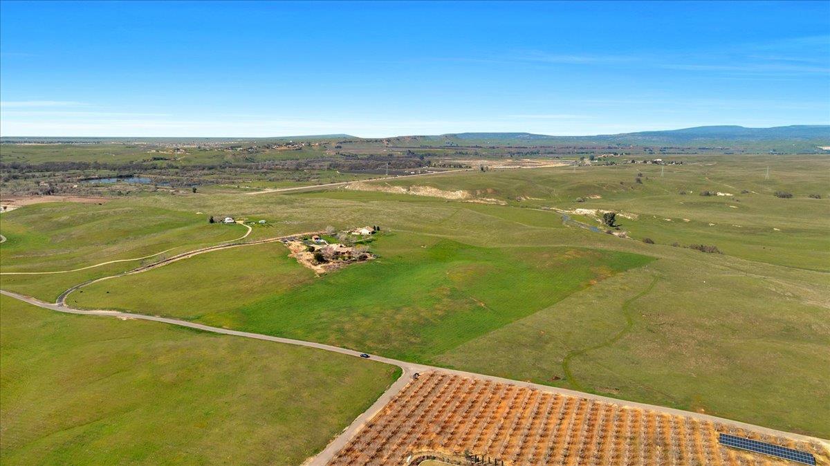 3210 Biglione Dr, Clovis, CA 93619