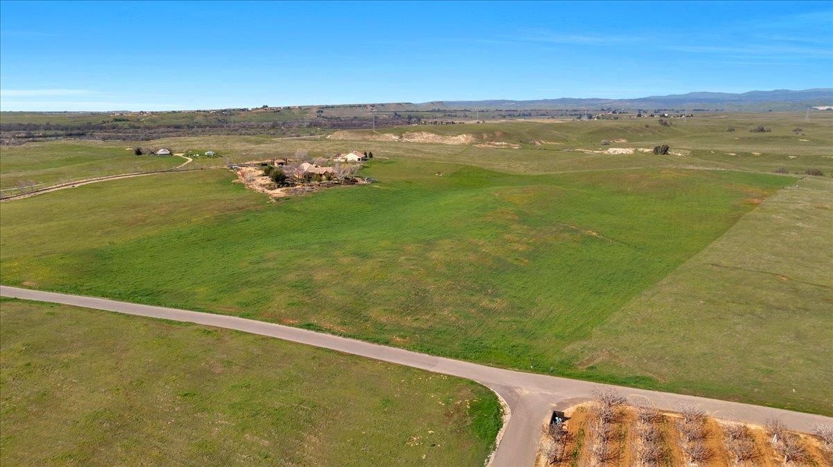 3210 Biglione Dr, Clovis, CA 93619