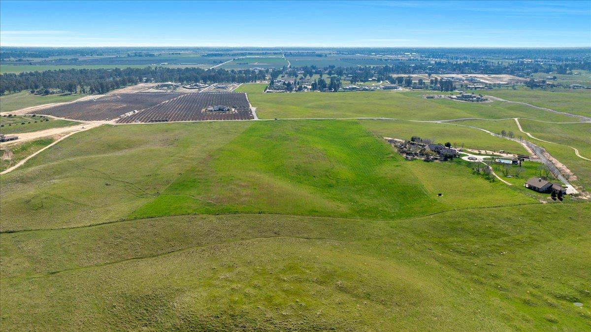 3210 Biglione Dr, Clovis, CA 93619