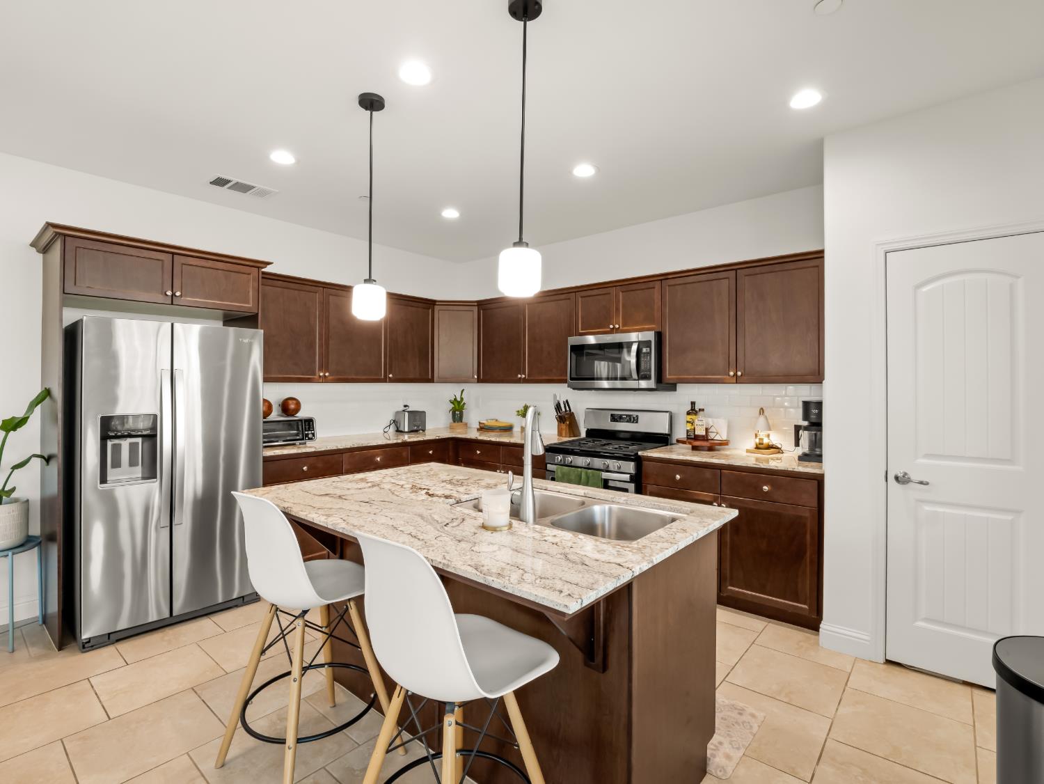 6410 W Donner, Fresno, CA 93723