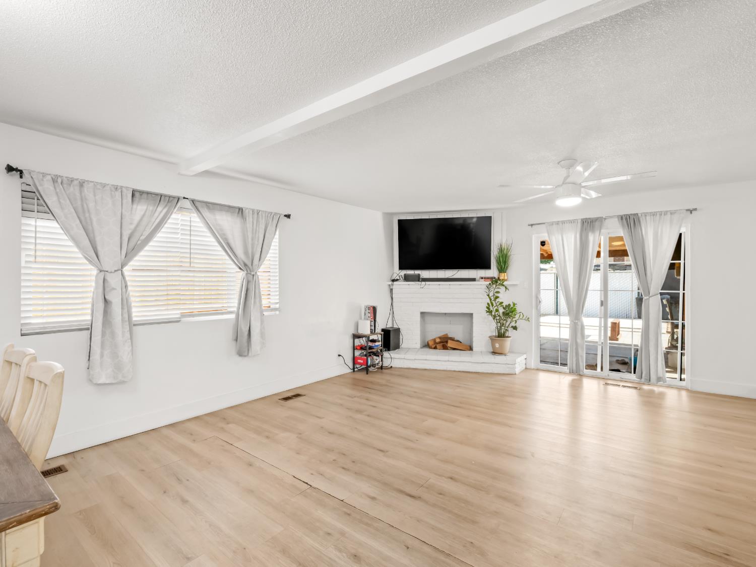 2984 E Norwich Ave, Fresno, CA 93726